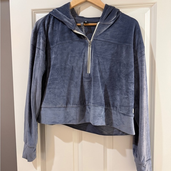 Vuori Haven Set Half-Zip Hoodie and Wide Leg Pants - Picture 4 of 8